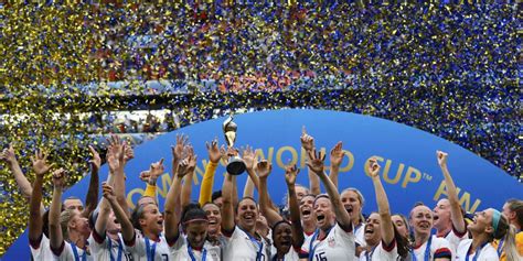 K­a­d­ı­n­l­a­r­ ­D­ü­n­y­a­ ­K­u­p­a­s­ı­­n­d­a­ ­r­e­k­o­r­!­